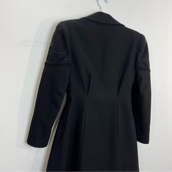 Black tailored embroidered belted fitted coat - Picture 9 of 11